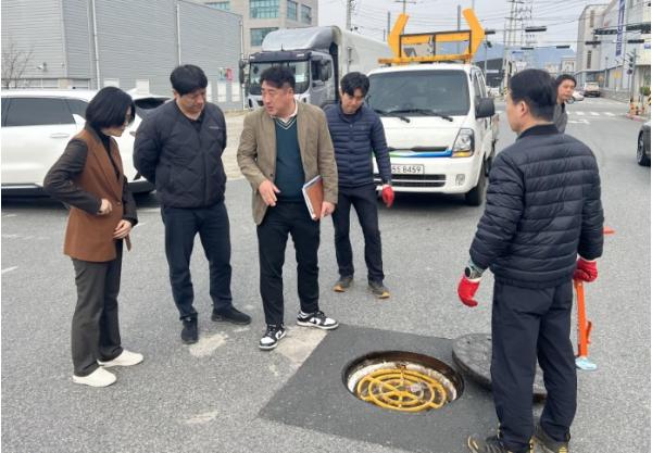 경남도, 우기 전 빗물받이 집중 정비... 도시침수 예방 총력 기사 이미지