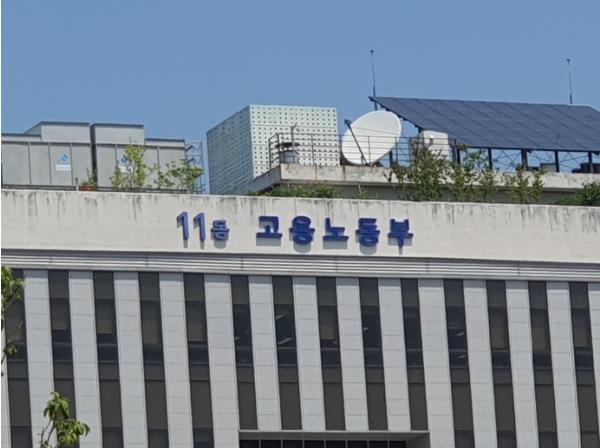 고용노동부 김영훈 장관, 제114차 국제노동기구(ILO) 총회 계기 질베르 웅보 ILO 사무총장 면담 기사 이미지