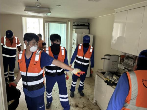 시흥시 장곡동, '명성환경(자) 주거클린 사업'으로 따뜻한 복지 실현 기사 이미지